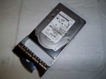 146GB 15K 3.5" SAS HDD for X3400/X3450/X3500/X3550/X3650,FRU:39R7350 PN: 26K5842
